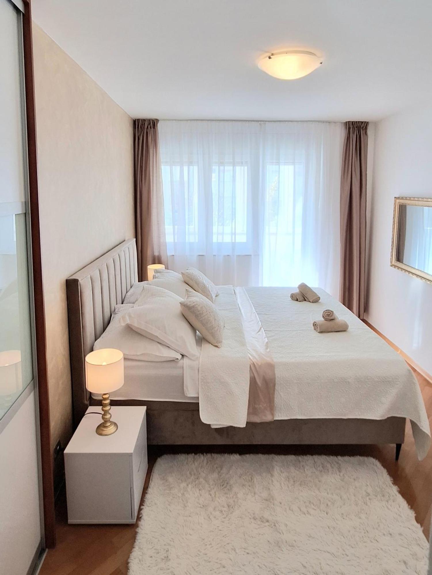 Leona Apartman *