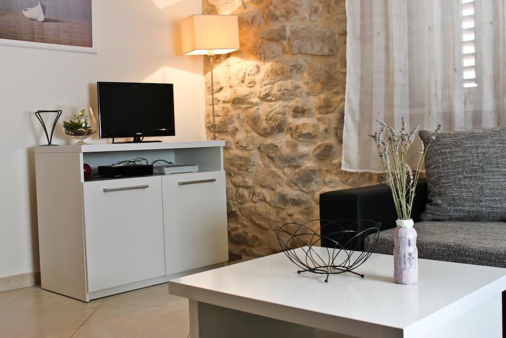 Apartman Leona *